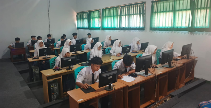 REHAB GEDUNG TAK HALANGI PRESTASI, SISWA MTSN 7 KUNINGAN IKUTI TKA DI MAN 1 KUNINGAN