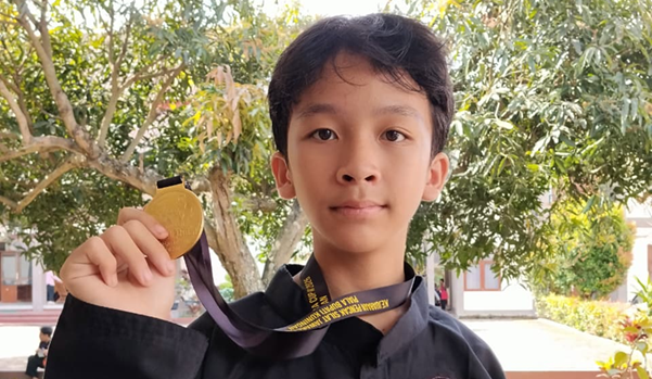 ELANG ANDRA KUSUMA BERSINAR, MTSN 7 KUNINGAN SABET EMAS DI JAWARA CUP 3