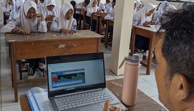 ERA DIGITAL! MTSN 7 KUNINGAN GELAR UM DENGAN MONITORING REAL TIME